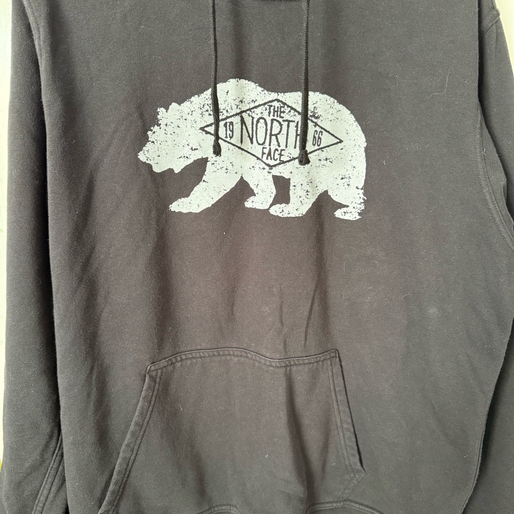 The North Face Black Graphic Men's Sweater Size XL - Measurements in Pictures